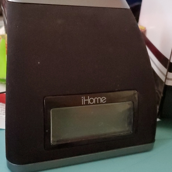🔆🔆🔆 Black iHome docking station alarm clock ip21 - Picture 2 of 2